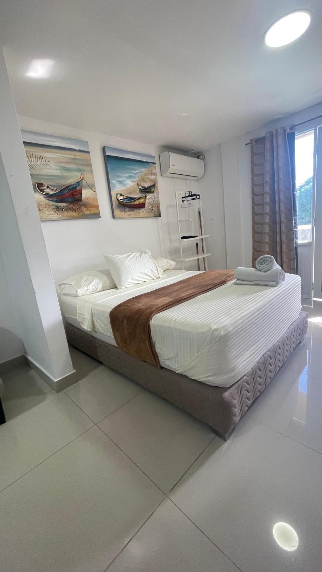 Sea Life Apartamentos En Via Principal Centro Y San Luis San Andrés Kültér fotó