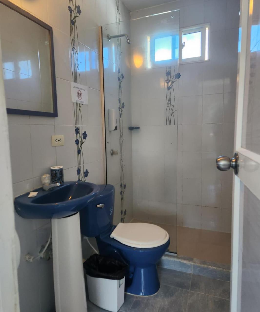 Sea Life Apartamentos En Via Principal Centro Y San Luis San Andrés Kültér fotó
